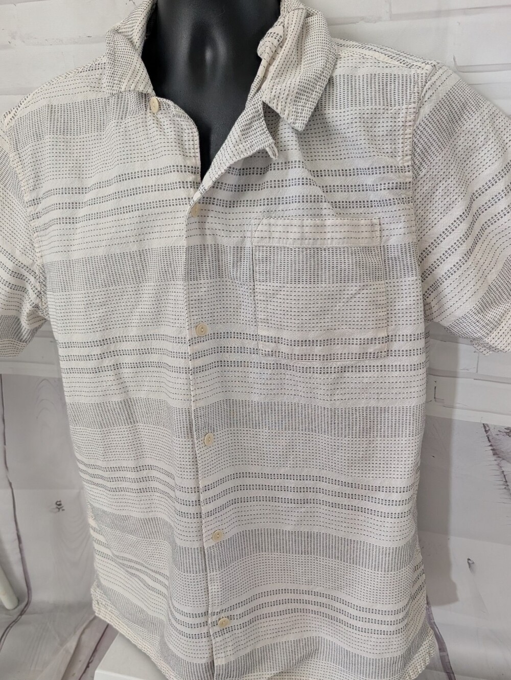 Men's Casual Short-Sleeve Button-Up Shirt